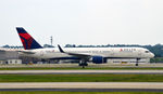 N555NW @ KATL - Taxi Atlanta