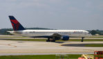 N612DL @ KATL - Taxi Atlanta - by Ronald Barker