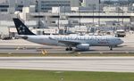 N279AV @ KMIA - MIA 2015 - by Florida Metal