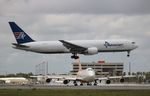 N316CM @ KMIA - MIA 2015 - by Florida Metal