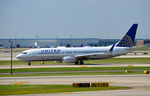 N87512 @ KORD - Taxi O'Hare - by Ronald Barker