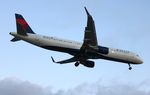 N337DN @ KLAX - LAX 2018 - by Florida Metal