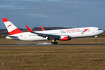 OE-LAT @ VIE - Austrian Airlines - by Chris Jilli