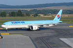 HL8208 @ VIE - Korean Air Lines