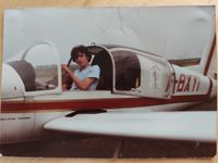 F-BXYI - Johann RYSER à la pré-vol, en 1984 ou 85 de mémoire, un régal ce rallye ! contact@adgency.online
Lâché après 1h30 en double commandes, validé CDB pour partir seul avec le terrain en vue. Le rêve pour moi. Michel RESTOUT mon instructeur sur cet avion à l' - by Johann RYSER