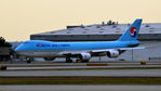 HL7624 @ KATL - Taxi Atlanta - by Ronald Barker