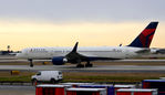N6700 @ KATL - Taxi Atlanta - by Ronald Barker