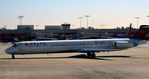 N915DE @ KATL - Taxi Atlanta - by Ronald Barker