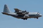 164105 @ KNTU - YANKY doing pattern at Oceana NAS. - by Ben Suskind
