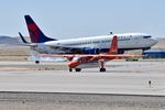 N3740C @ KBOI - 40C lands on 28R just after 6561B turns onto Mike.