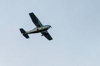 F-GBLZ - Schnappschuss beim Überfliegen des Landeplatzes Esslingen am Neckar - by R.Kaelcke