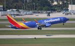 N8525S @ KMCO - WN 737-800