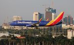 N8652B @ KFLL - WN 737-800