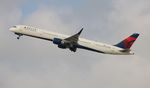 N590NW @ KLAX - LAX 2015 - by Florida Metal