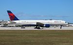N674DL @ KFLL - FLL 2019
