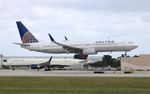 N27205 @ KFLL - United 737-824