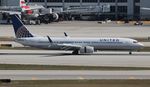 N68807 @ KMIA - United 737-924 - by Florida Metal