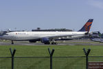 N821NW @ EIDW - Lining up r/w 28