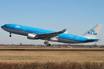PH-AOL @ EHAM - at spl - by Ronald