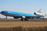 PH-KCD @ EHAM - at spl - by Ronald