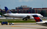 N484UA @ KATL - Taxi Atlanta - by Ronald Barker