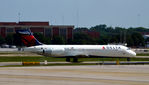 N925AT @ KATL - Taxi Atlanta