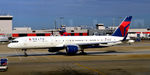 N6713Y @ KATL - Taxi Atlanta