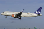 SE-DYD @ EIDW - Short final r/w 28L - by Robert Kearney