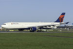 N816NW @ EIDW - Lining up r/w 28L - by Robert Kearney