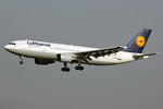 D-AIAT @ EDDF - at fra - by Ronald