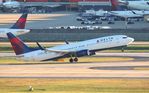 N776DE @ KATL - Boeing 737-8EH - by Mark Pasqualino
