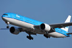 PH-BVB @ EHAM - at spl - by Ronald