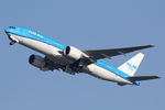 PH-BQH @ EHAM - at spl - by Ronald