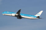 PH-BHH @ EHAM - at spl - by Ronald