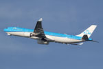PH-AKB @ EHAM - at spl - by Ronald