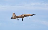 76-1572 @ YUMA - Landing at Yuma MCAS - by Roger Gresham