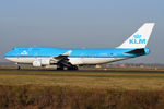 PH-BFK @ EHAM - at spl - by Ronald