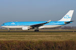 PH-AOE @ EHAM - at spl - by Ronald