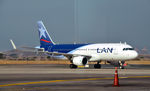 CC-BFS @ SPIM - Taxi to park Lima - by Ronald Barker
