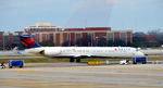 N908DE @ KATL - Taxi Atlanta
