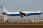 N657UA @ EHAM - at spl - by Ronald