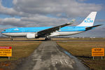 PH-AOI @ EHAM - at spl - by Ronald