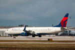 N920DU @ PBI - taxiing at PBI