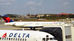 N901DE @ KATL - Taxi Atlanta