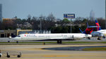 N915DE @ KATL - Taxi Atlanta