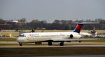 N921DL @ KATL - Taxi Atlanta