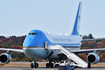 82-8000 @ KMHT - Air Force 1 waiting for President Trump to come off - by Topgunphotography