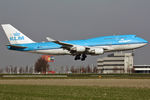 PH-BFY @ EHAM - at spl - by Ronald