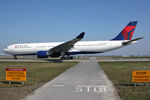 N805NW @ EHAM - at spl - by Ronald