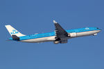 PH-AKD @ EHAM - at spl - by Ronald